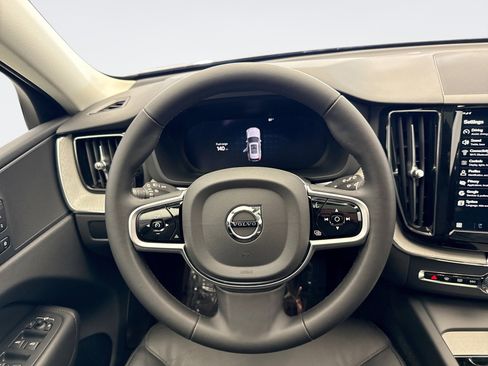 Used 2025 Volvo XC60 B5 Plus image 12