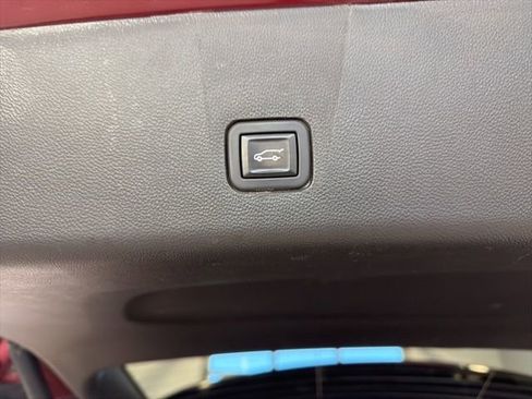 Used 2020 Chevrolet Traverse LT w/ LT Premium Package image 22