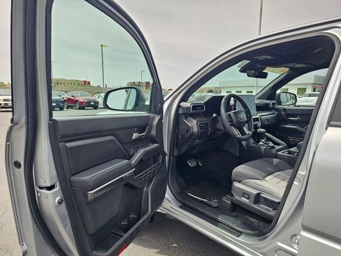 Used 2024 Toyota Tacoma TRD Sport AWD/4WD image 18