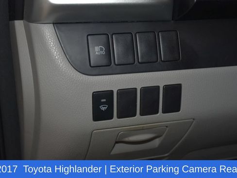 Used 2017 Toyota Highlander LE FWD image 9