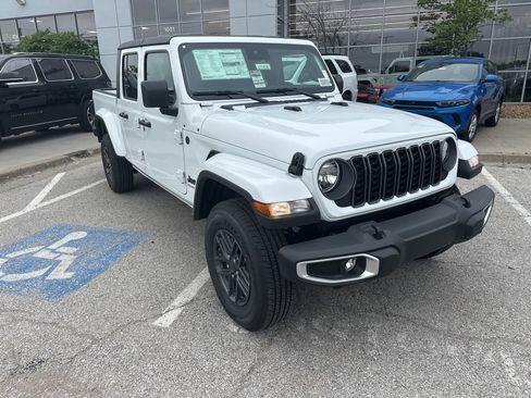 New 2025 Jeep Gladiator Sport image 7