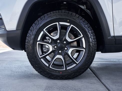 Used 2024 Jeep Compass Trailhawk image 3