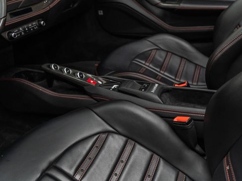 Used 2022 Ferrari F8 Tributo image 86