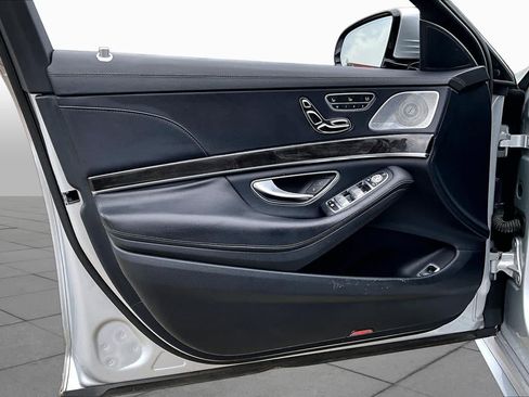 Used 2015 Mercedes-Benz S 550 Sedan image 19