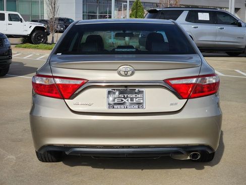 Used 2016 Toyota Camry SE image 6