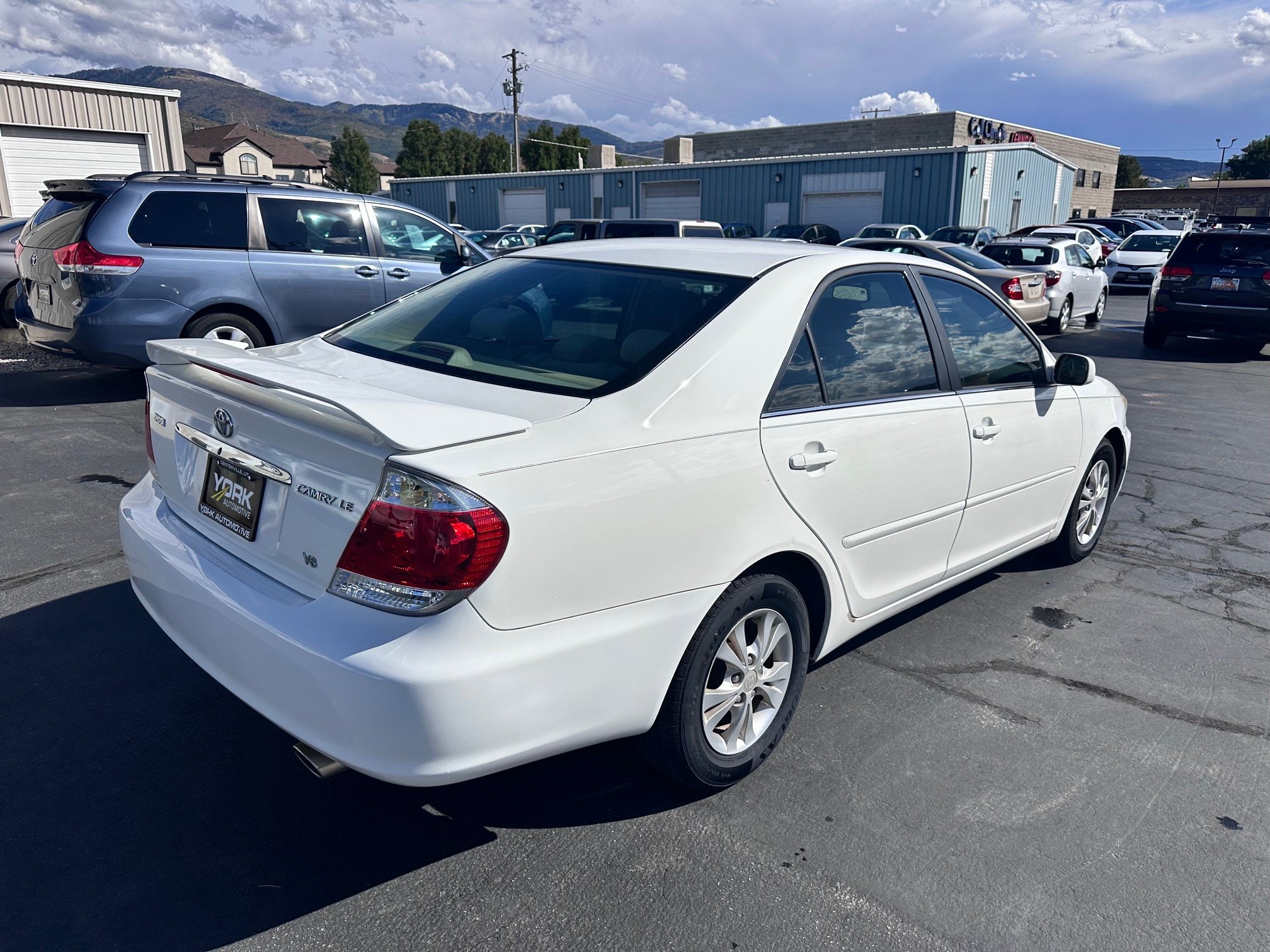 Used 2005 Toyota Camry LE FWD image 3