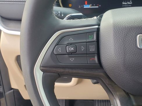 Used 2024 Jeep Grand Cherokee Limited w/ Luxury Tech Group II image 20