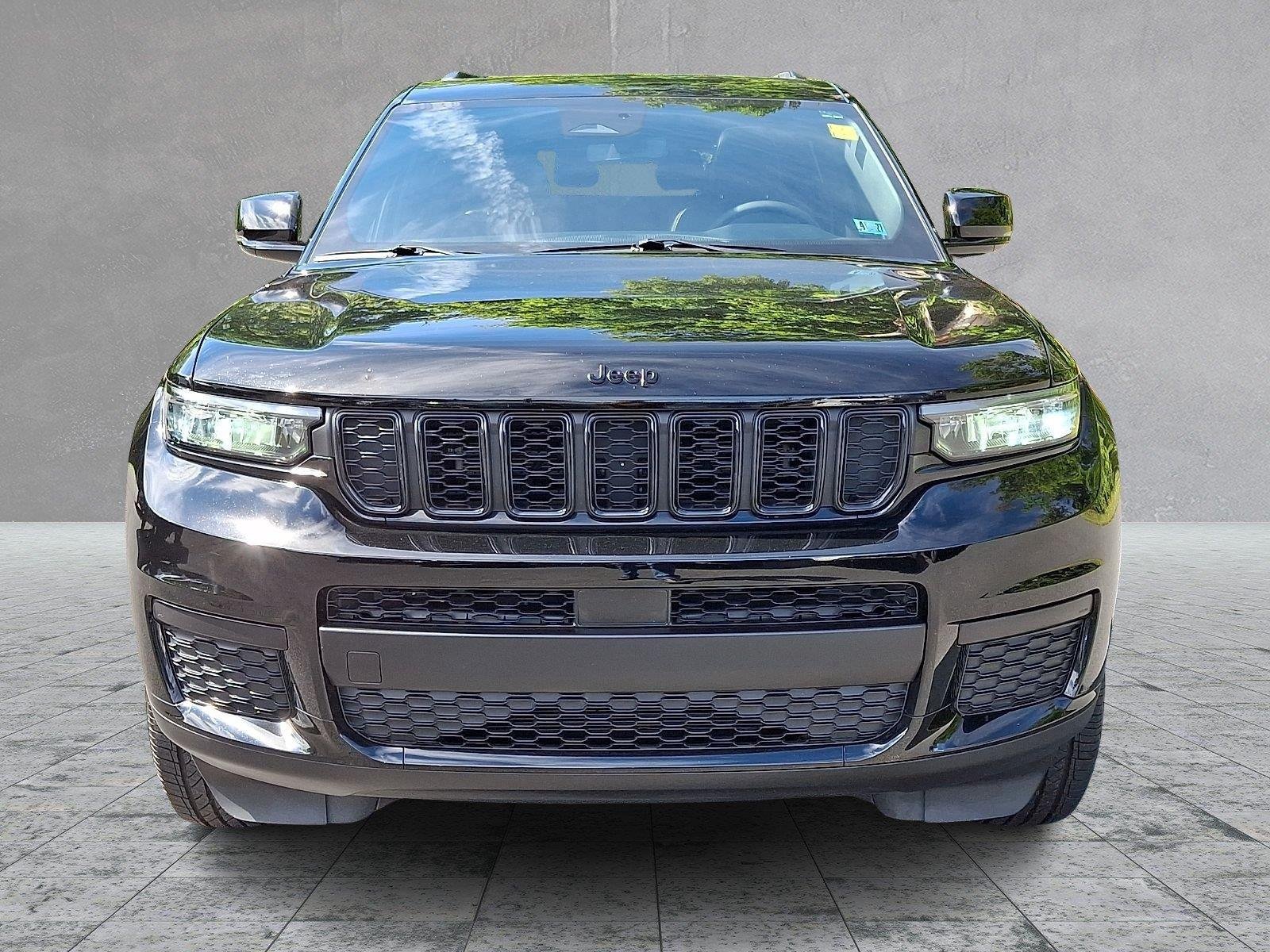 Used 2024 Jeep Grand Cherokee L Altitude AWD/4WD image 2