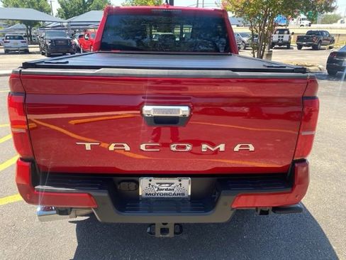 Used 2025 Toyota Tacoma Limited AWD/4WD image 4