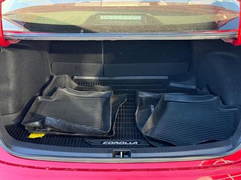 Used 2021 Toyota Corolla LE image 9