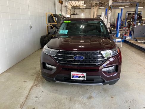 Used 2023 Ford Explorer XLT w/ Equipment Group 202A AWD/4WD image 2