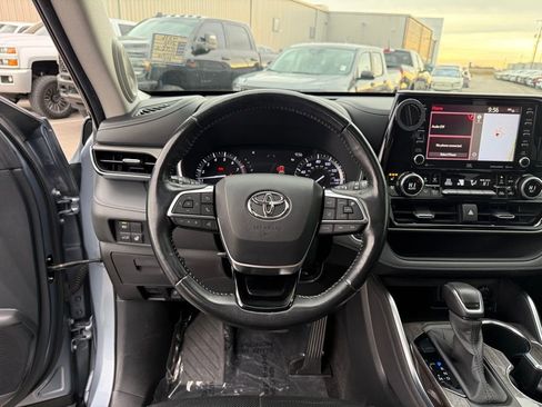 Used 2020 Toyota Highlander Limited image 16