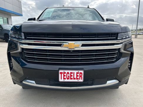 Used 2023 Chevrolet Suburban LT w/ Luxury Package RWD image 19