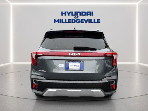 Used 2024 Kia Seltos EX FWD image 5