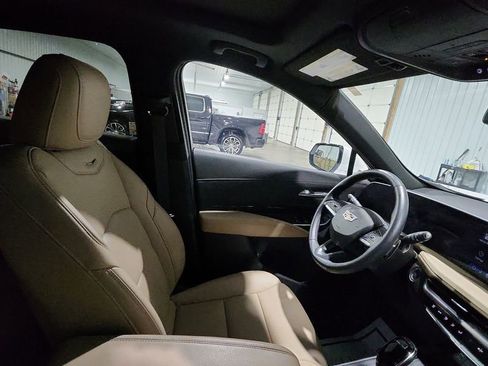 Used 2024 Cadillac XT4 Premium Luxury image 13