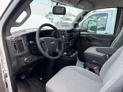 New 2025 Chevrolet Express 4500 w/ Power Convenience Package RWD image 11