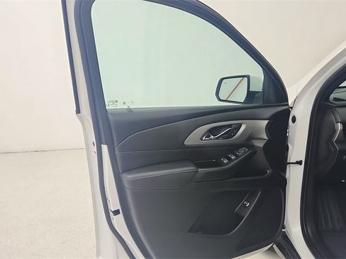 Used 2023 Chevrolet Traverse LT image 20