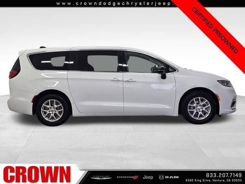 Certified 2024 Chrysler Pacifica Touring-L image 9