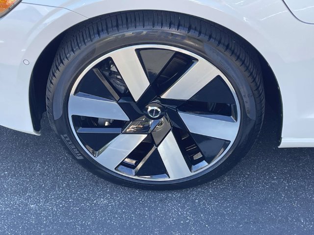 Certified 2024 Volvo S60 T8 Plus w/ Climate Package AWD/4WD image 8