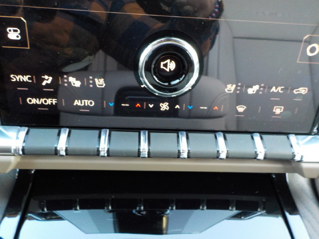 New 2026 GMC Yukon Denali w/ Denali Reserve Package AWD/4WD image 47
