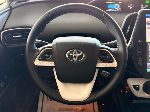 Used 2017 Toyota Prius Prime Premium image 29