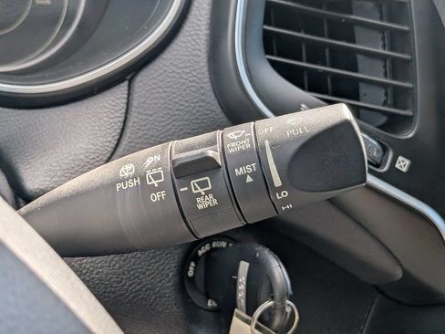 Used 2019 Jeep Cherokee Latitude w/ Popular Appearance Group FWD image 27
