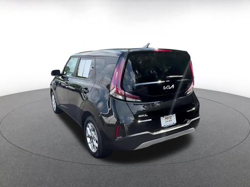 Used 2025 Kia Soul LX w/ LX Technology Package FWD image 11