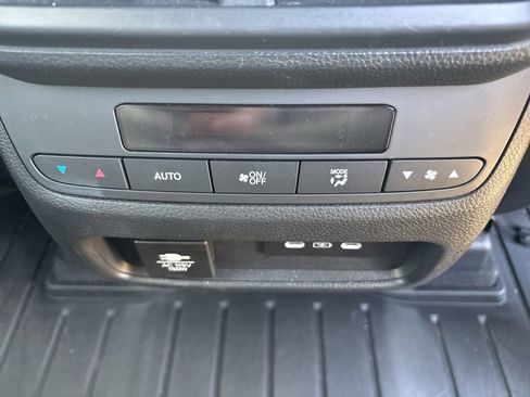 Used 2025 Honda Pilot TrailSport image 15