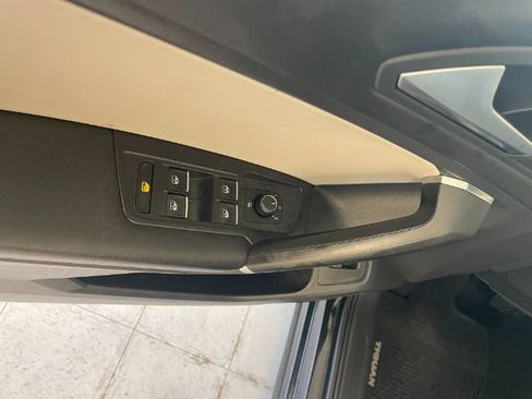 Used 2020 Volkswagen Tiguan SEL FWD image 7