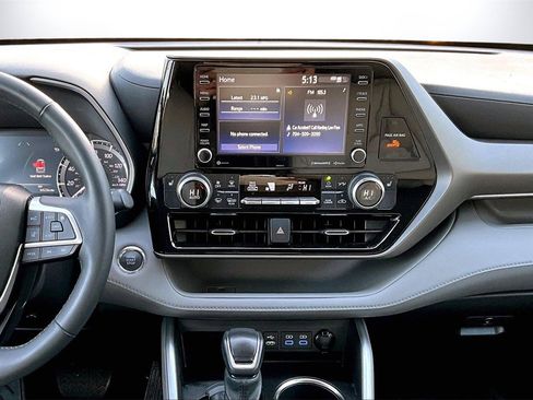 Used 2022 Toyota Highlander XLE image 12
