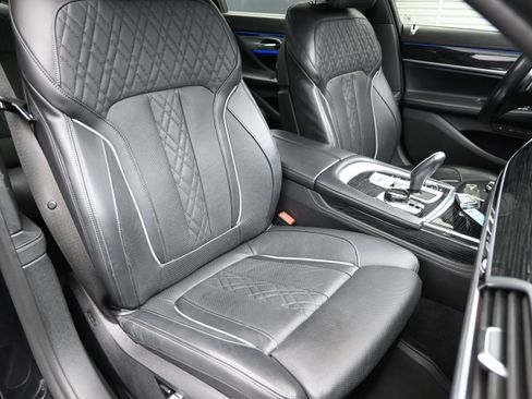 Used 2022 BMW 750i xDrive w/ Luxury Rear Seating Package AWD/4WD image 43