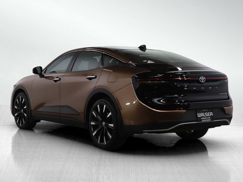 Used 2023 Toyota Crown Platinum image 3