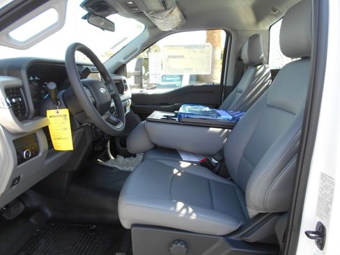 New 2025 Ford F550 4x4 Regular Cab Super Duty image 28