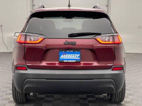 Used 2021 Jeep Cherokee Latitude Plus FWD image 8