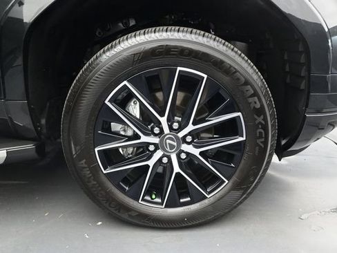 Used 2025 Lexus GX 550 w/ Accessory Package (2T) AWD/4WD image 17