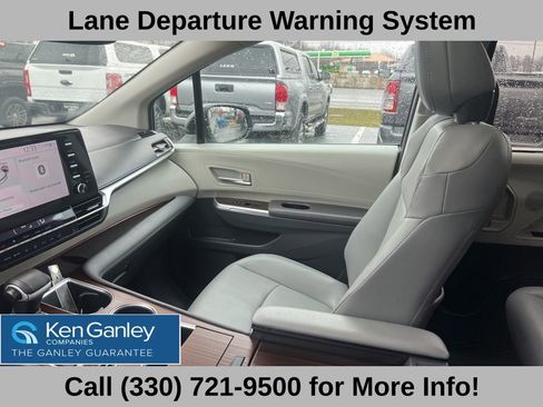 Used 2024 Toyota Sienna XLE image 40