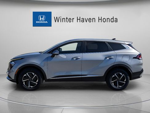 Used 2023 Kia Sportage LX image 5