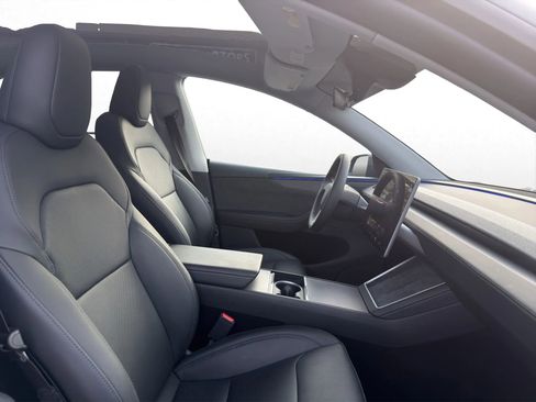 Used 2026 Tesla Model Y Long Range RWD image 19