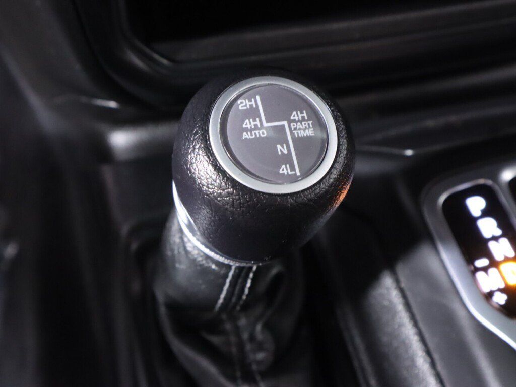 Used 2024 Jeep Wrangler Unlimited w/ Convenience Group AWD/4WD image 28