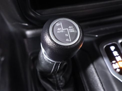 Used 2024 Jeep Wrangler Unlimited w/ Convenience Group AWD/4WD image 28