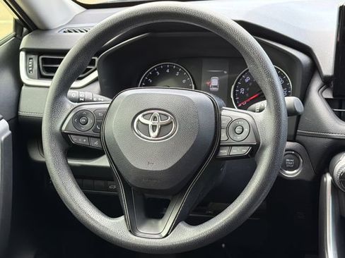 Used 2019 Toyota RAV4 XLE w/ Convenience Package FWD image 11