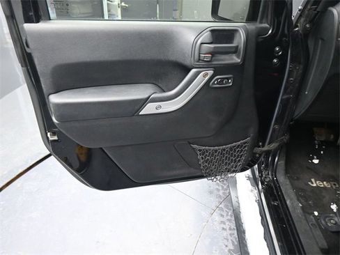 Used 2015 Jeep Wrangler Unlimited Sahara image 17