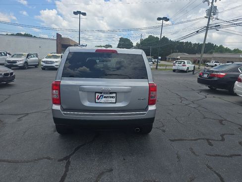 Used 2016 Jeep Patriot High Altitude FWD image 7