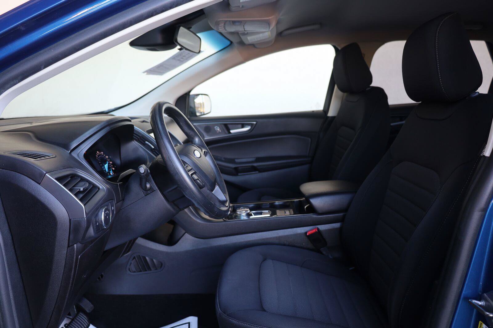 Used 2020 Ford Edge SE FWD image 17