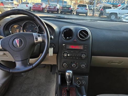 Used 2009 Pontiac G6 Base 4dr Sedan w/ Sun And Sound Package image 9