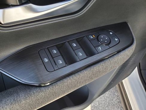 Certified 2025 Nissan Kicks SV image 16