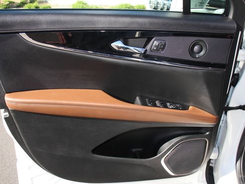 Certified 2023 Lincoln Nautilus Reserve image 16