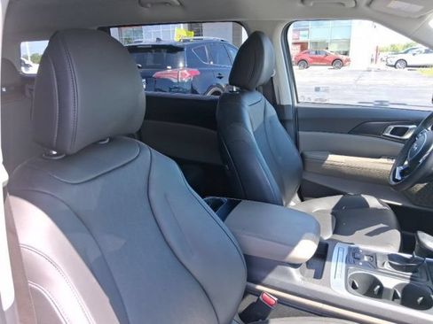 Used 2026 Kia Carnival FWD image 14