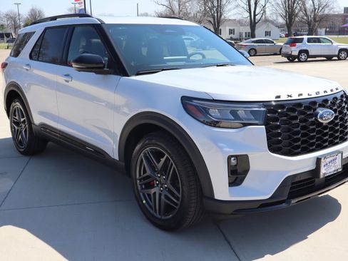 New 2026 Ford Explorer ST image 3