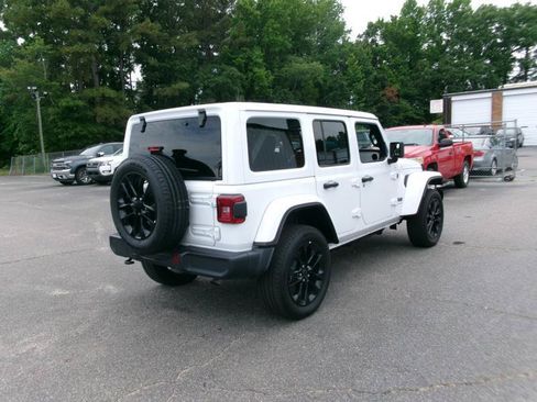 Used 2025 Jeep Wrangler Unlimited Sahara w/ Safety Group AWD/4WD image 6